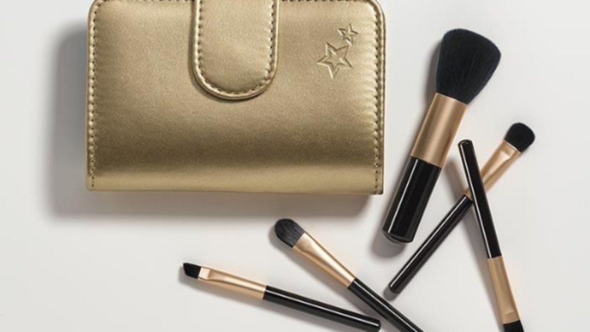 Essential Mini Brush Kit: The full skinny on Avon's holiday 2021 makeup  brush set